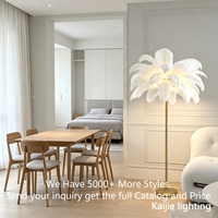 Lampe de sol en plumes de luxe avec poteau en métal doré, lumière décorative élégante et romantique pour chambre à coucher, salon
