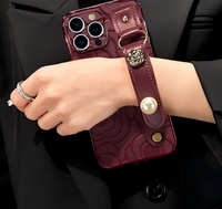 Étui de téléphone de luxe en cuir texturé Camélia avec dragonne pour iPhone 16 15 14 13 Pro Max Plus, coque arrière antichoc en cuir avec cordon