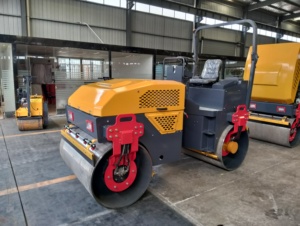 Compacteur vibrant à double tambour jaune, autoporté, avec moteur, capacité 4 tonnes, équipement de construction routière - Product Image 2