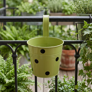Pot suspendu en métal vert avec trous circulaires pour fleurs et plantes vertes, design moderne minimaliste, finition thermolaquée - Product Image 2