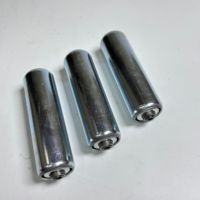 Rouleaux, pignons et tambours en acier inoxydable galvanisé pour lignes de production, disponibles sur mesure.