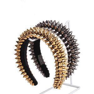 Serre-tête clouté Hua Liyu noir et or, style punk, accessoire capillaire pour femme, tendances individualistes, fabriqué à la main en résine plastique - Product Image 1