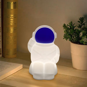A cor conduzida portátil do Spaceman da luz da noite que muda o silicone macio da alimento-categoria do bebê huggable para o CE ROHS do presente das crianças do quarto - Product Image 1