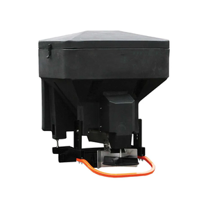 Épandeur de sel de roche à montage sur attelage pour déneigement - Product Image 3