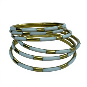 Brazaletes de Latón con Resina Chapada en Oro Hechos a Mano y Personalizados, con Perlas de Imitación, para Mujer, Joyería de Moda para Bodas, Certificados por IGI - Product Image 1