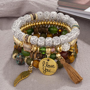 Bracelets en bois multicouches avec breloque papillon au design personnalisé - Product Image 4