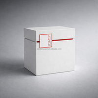 Boîte cadeau rigide blanche avec design coulissant personnalisé, doublure en mousse, logo en relief pour l'emballage de montres connectées
