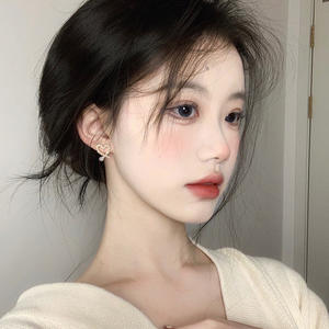 E2041 Orecchini pendenti a forma di cuore in oro con perle finte e cristalli per gioielli da donna in stile romantico da matrimonio - Product Image 4