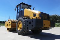 Compacteur de sol 26 tonnes 526F, rouleau vibratoire à tambour unique pour fondations routières