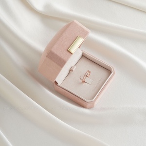 Pandasew biểu tượng tùy chỉnh sang trọng nhỏ màu hồng mềm flannel hộp đồ trang sức quà tặng bao bì trường hợp Nhung Vòng cổ hộp - Product Image 2