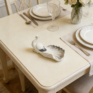 Bandeja Decorativa de Resina de Lujo con Relieve |   Base Decorativa Europea Vintage para Exhibición |   Elegante Arte Tallado a Mano para Decoración del Hogar - Product Image 5