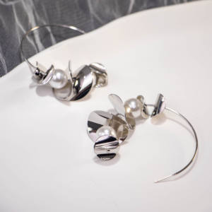 Boucles d'oreilles classiques en alliage d'argent 925 avec un tempérament unique, design polyvalent pour unisexe, plaqué argent - Product Image 3