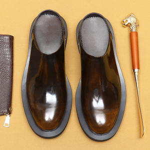 รองเท้าหนังผู้ชายแบบกึ่งกางเกงสไตล์ใหม่ทันสมัย พื้นหนาหนังแท้ ดีไซน์หน้ารองเท้าเงางามและทันสมัย - Product Image 2