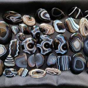 Lot de cabochons en agate noire à bandes de formes variées pour la fabrication de bijoux, OEM, exportateur et fabricant en gros d'Inde - Product Image 1