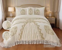 Parure de lit de luxe en satin pour mariage, broderie 3D roses, couvre-lit crème et bordeaux à volants, taies d'oreiller, style princesse, ensemble complet