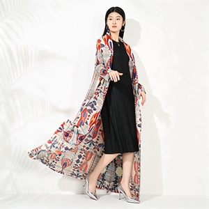 Mode Modeste 2026 – Manteau Long Plissé Miyake de Luxe à Imprimé Artistique, Coupe Ample Grande Taille, Style Cape Ouverte - Product Image 5