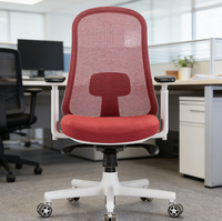 La chaise de bureau exécutive entièrement en mesh, conçue de manière ergonomique, est dotée d'un soutien lombaire réglable et d'une fonction de rotation.