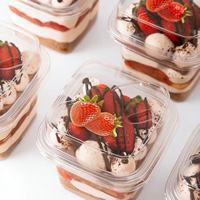 Transparente quadratische Bäckereiboxen, Lebensmittelbehälter, To-Go-Becher, Löffel-Set für Mousse-Kuchen, Tiramisu, Erdbeer-Cupcake-Präsentation