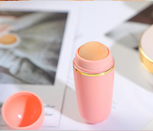 Rouleau pour visage volcanique absorbant l'huile, outil de soin du visage réutilisable pour <span class=keywords><strong>mini</strong></span> massage à la maison ou en déplacement - Product Image 2