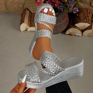 Sandales compensées tissées pour femmes 2026 – Bout ouvert, plateforme de soutien, personnalisables OEM/ODM (logo, couleur, taille) – Vente en gros – Chaussures de vacances - Product Image 3