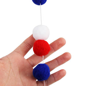 Décoration de fête du jour de l'indépendance 2 mètres de boule de fourrure chaîne boule de fourrure décoration suspendue rouge blanc bleu boule bannière - Product Image 5