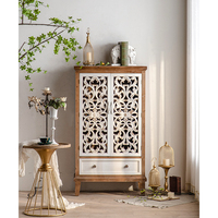 Buffet en bois naturel de meubles de style rustique industriel vintage français antique avec 4 portes sculptées évidées