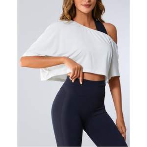 Haut court de yoga asymétrique pour femme, col épaules dénudées, manches mi-longues, t-shirt de sport respirant en Spandex et Polyester - Product Image 1