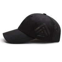 Casquette de baseball avec logo de broderie personnalisé pour hommes Casquette de sport imperméable à l'eau 6 panneaux bleu marine perforé au laser avec trou de découpe au laser