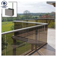 Système de balustrade en verre de luxe avec accessoires en acier inoxydable pour applications résidentielles et architecturales modernes