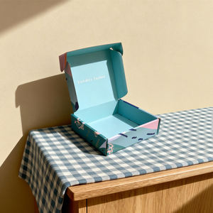 Boîte cadeau luxueuse en carton ondulé avec logo personnalisé, emballage en carton recyclé pour chaussures et <span class=keywords><strong>sous</strong></span>-vêtements, idéale pour l'expédition, avantage UV - Product Image 4