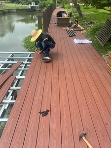 Plancher composite WPC co-extrudé <span class=keywords><strong>pour</strong></span> <span class=keywords><strong>terrasse</strong></span> extérieure, revêtement de <span class=keywords><strong>sol</strong></span> technique WPC, <span class=keywords><strong>terrasse</strong></span> composite extérieure étanche avec capuchon - Product Image 2