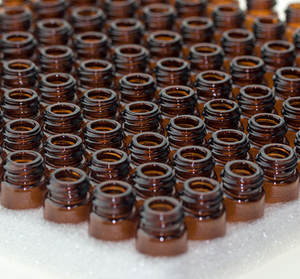 Flacon en verre d'ambre, avec insertion pour huile essentielle, 1ml, 2ml, 3ml, 100 pièces par boîte - Product Image 3