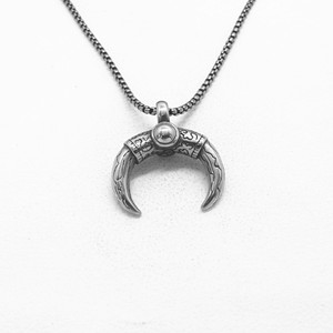 Yunnique – pendentif en forme de corne de démon, collier en forme de croissant en acier titane, bijoux à la mode unisexes - Product Image 1