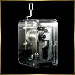 Boîte à musique carrée en acrylique à manivelle avec durée sonore <span class=keywords><strong>de</strong></span> 60s Mini ornement transparent artisanal <span class=keywords><strong>de</strong></span> luxe écologique - Product Image 3