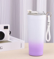 Gobelets sous vide isolés à la mode de 550ml Tasse de sport de plein air Tasse à café de voyage Tasse à double paroi 304 avec couvercle anti-fuite