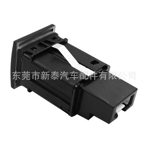 Cargador de Coche USB QC3.0 de 18W con Carga Rápida, 12-24V, Tipo Clip con Indicador LED - Product Image 4