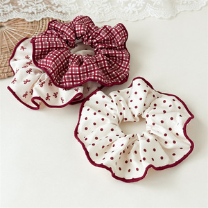 Grand Chouchou Élastique <span class=keywords><strong>Rouge</strong></span> à Pois Mignon et Doux en Tissu pour Queue de Cheval, avec Boucle et Design de Corde à Boule - Product Image 3