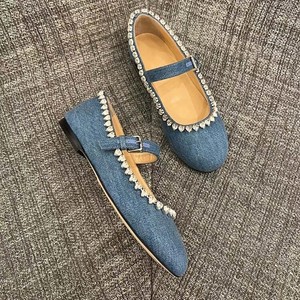 Nouvelles sandales plates pour femmes à talon bas 2024 avec strass en forme de cœur et bride de cheville pour mariage - Product Image 2