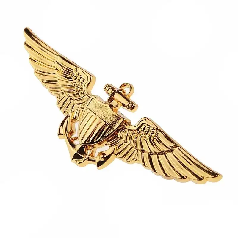 Hoge Kwaliteit Aangepaste Logo Pin Design Metalen Emaille Pinnen Scout Badges Gold Plating Gegraveerde Vliegtuigvleugels Pin Badge Voor Kleding