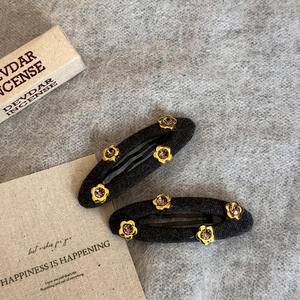 กิ๊บติดผมรูปวงรีสีเทาสไตล์เรโทรขนาด 7 ซม. ประดับดอกไม้และเพชรระยิบระยับ ดีไซน์เก๋ไก๋ เหมาะสำหรับงานปาร์ตี้ ทำจากผ้าและโลหะผสม - Product Image 2