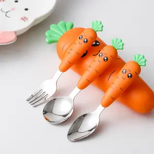 304不锈钢儿童餐具套装，带胡萝卜手柄和便携式胡萝卜盒