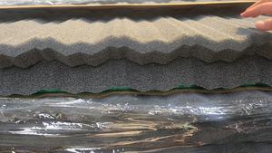 Tuile de toiture en acier ondulé de toit en métal recouvert de <span class=keywords><strong>pierre</strong></span> durable et légère avec revêtement de copeaux de <span class=keywords><strong>pierre</strong></span> de type bond résistant à la chaleur - Product Image 3