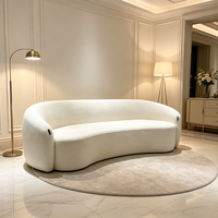 Canapé inclinable trois places nordique rembourré avec rembourrage en éponge, design incurvé pour salons d'appartements et de villas