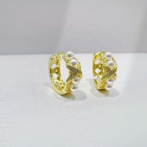 Precio de fábrica, plata 925, pendientes en forma de U, chapados en oro de 14k, pendientes geométricos de moda para mujer, retro, con perlas, pendientes de aro finos. - Product Image 5