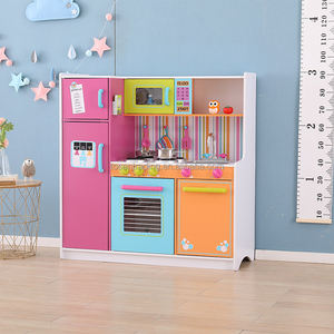 Cuisine de jeu en bois vintage aux couleurs vives pour enfants avec four, robinet et accessoires de cuisine. - Product Image 2