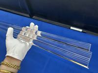 L'usine produit des tiges rondes en quartz fondu de haute pureté de grand diamètre, offrant des services de découpe, de soudage et de pliage.