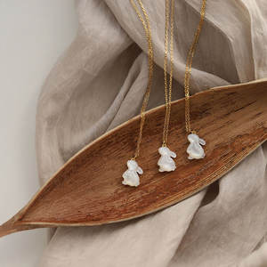 Collar de Conejo con Dije de Concha Blanca, Chapado en Oro PVD de 14k 18k, Base de Acero Inoxidable 316L, Joyería Impermeable que No se Deslustra, para Mujer - Product Image 1