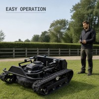 Débroussailleuse industrielle robuste sur chenilles avec porte-équipement pour utilisation tout-terrain sur prairies et vergers