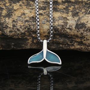 Collar de Cola de Ballena de Acero Inoxidable con Diseño Sencillo Transfronterizo, Nueva Moda, Joyería con Colgante de Animal Azul Océano de Acero de Titanio - Product Image 3
