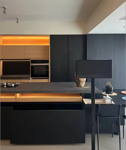 Gabinetes de Cocina Modernos de Lujo Personalizados con Isla, Detalles LED, Muebles de Madera Sólida, Espacio de Cocina Premium para el Hogar - Product Image 1